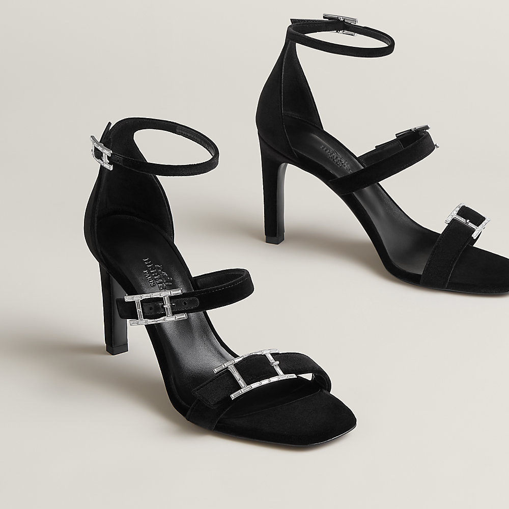 ◆上品なハピバックルとベルベット生地◆HERMES Liv 90 サンダル Liv 90 sandal | Hermès USA